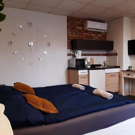 Ady Apartman Tata Ngoại thất bức ảnh