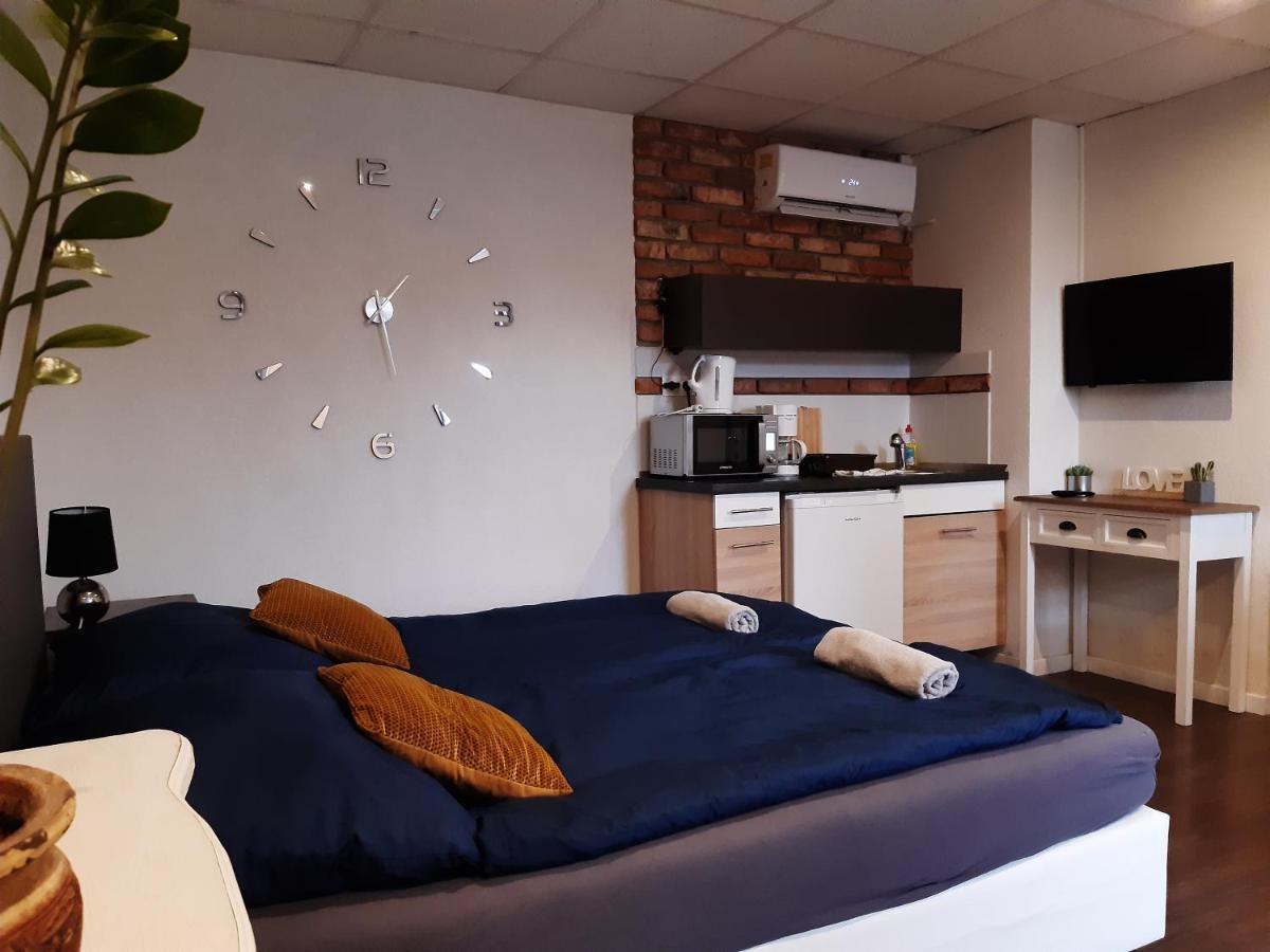 Ady Apartman Tata Ngoại thất bức ảnh