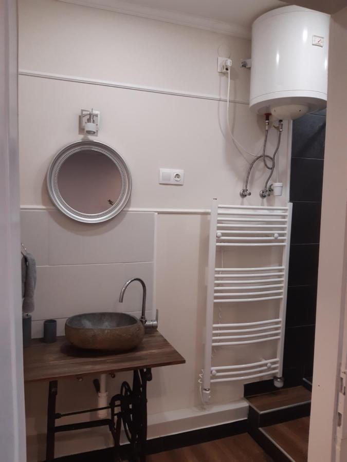 Ady Apartman Tata Ngoại thất bức ảnh