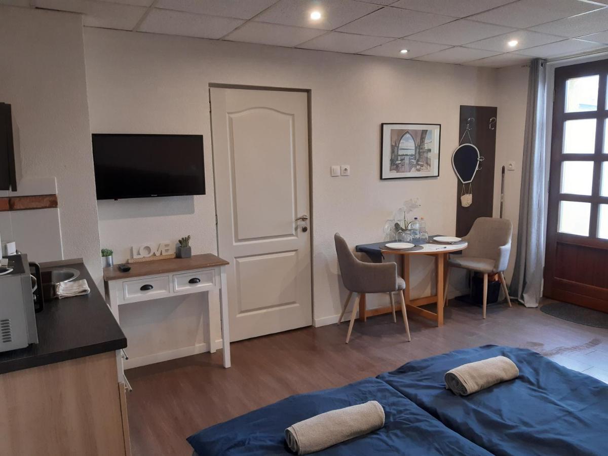 Ady Apartman Tata Ngoại thất bức ảnh